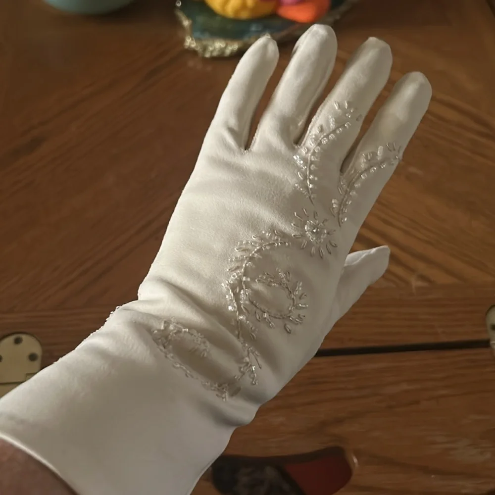 Vintage Off-White Gloves with Glass Beaded Design